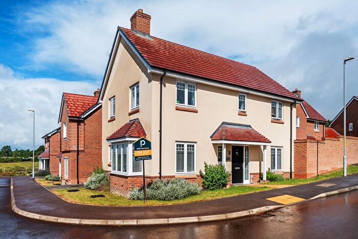 4 Bedroom Detached House For Sale In Clark Close, Edenbridge, Kent, TN8