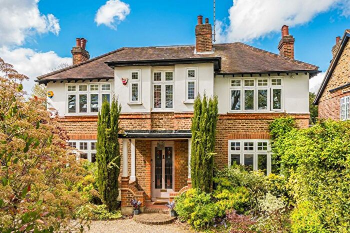 4 Bedroom Detached House For Sale In Gloucester Road, Hampton, TW12