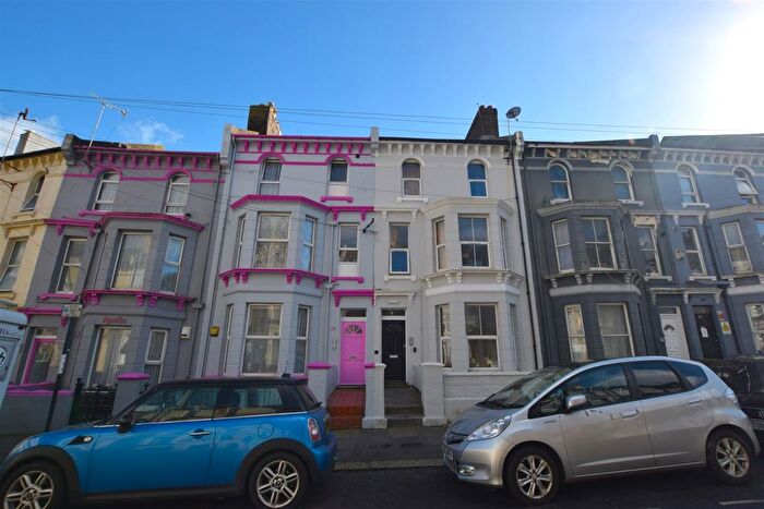 1 Bedroom Flat To Rent In Cambridge Gardens, Hastings, TN34