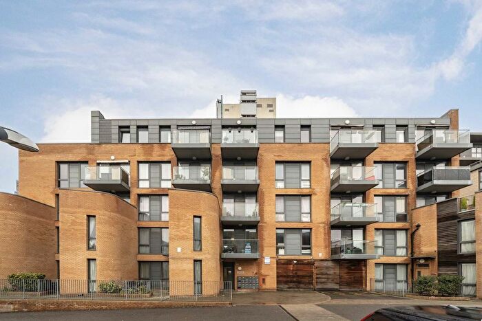 2 Bedroom Flat For Sale In Baltic Avenue, Brentford, TW8