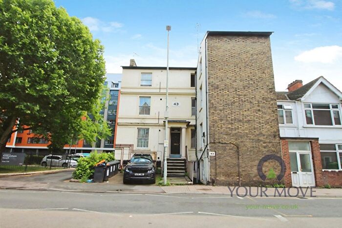 1 Bedroom Flat To Rent In Ashburnham Road, Bedford, Bedfordshire, MK40