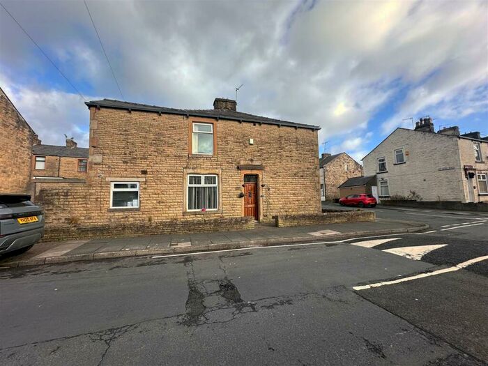 4 Bedroom Terraced House To Rent In Adamson Street, Burnley, BB12