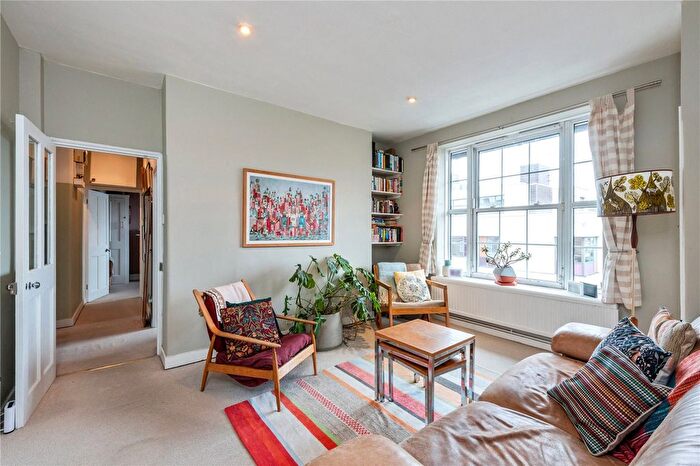 3 Bedroom Flat For Sale In Twyford House, Elwood Street, London, N5