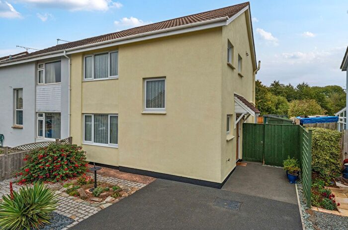 3 Bedroom Semi-detached House For Sale In Chestnut Avenue, Cullompton, Devon, EX15