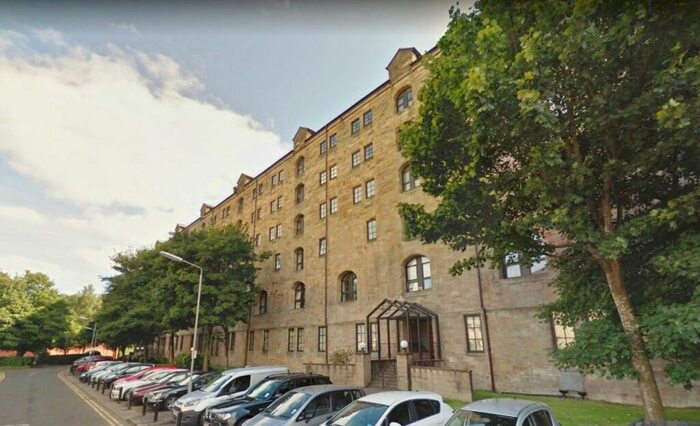 1 Bedroom Flat To Rent In Refurbished Large Bed @ Bell St, G4