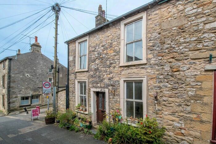 3 Bedroom Cottage For Sale In Kirkgate, Settle, North Yorkshire, BD24