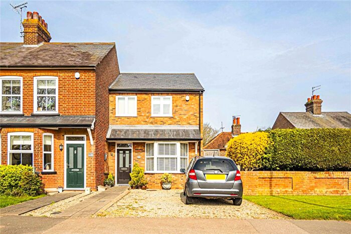 3 Bedroom End Terrace House For Sale In Leverstock Green Road, Leverstock Green, Hemel Hempstead, Hertfordshire, HP3