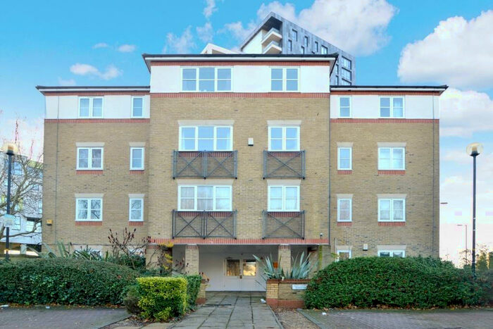 2 Bedroom Apartment To Rent In Archers Lodge, Culloden Close, London, SE16