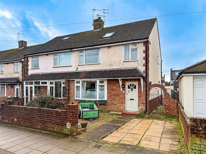 4 Bedroom End Terrace House For Sale In Old Manor Way, Drayton, PO6