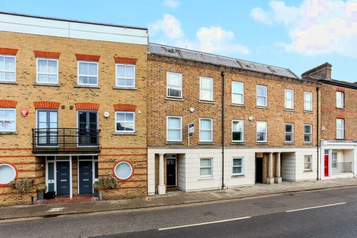 4 Bedroom Town House To Rent In Kings Road Windsor, SL4