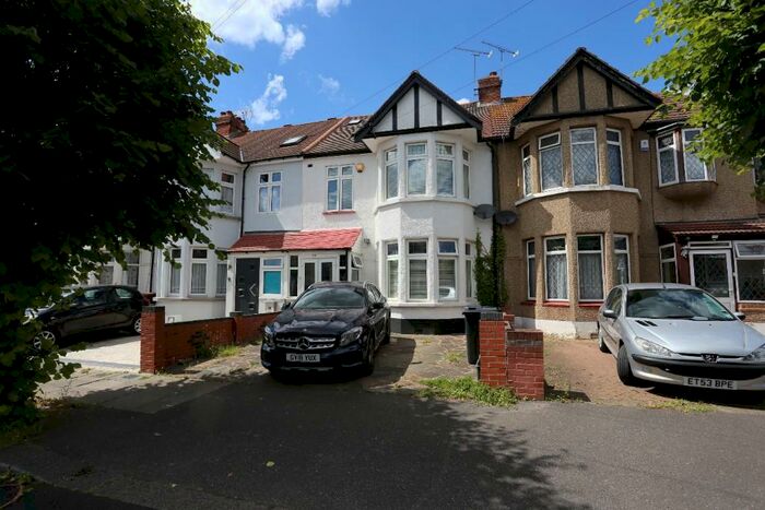 5 Bedroom Terraced House To Rent In Collinwood Gardens, Ilford, London, IG5