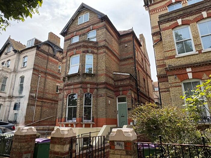 2 Bedroom Flat For Sale In Earls Avenue, Folkestone, Kent, CT20