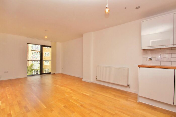 2 Bedroom Flat To Rent In Stoke Newington High Street, N16