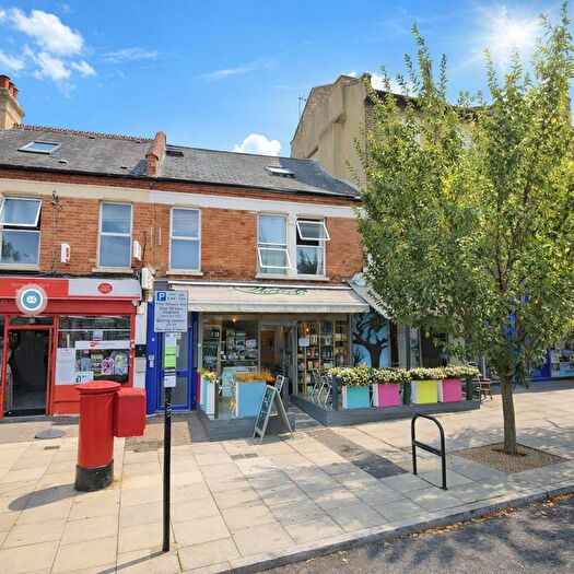 1 Bedroom Flat To Rent In Brockley Rise, London, SE23