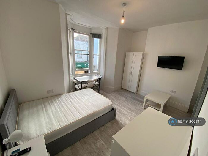 Studio To Rent In Norfolk Square, Brighton, BN1