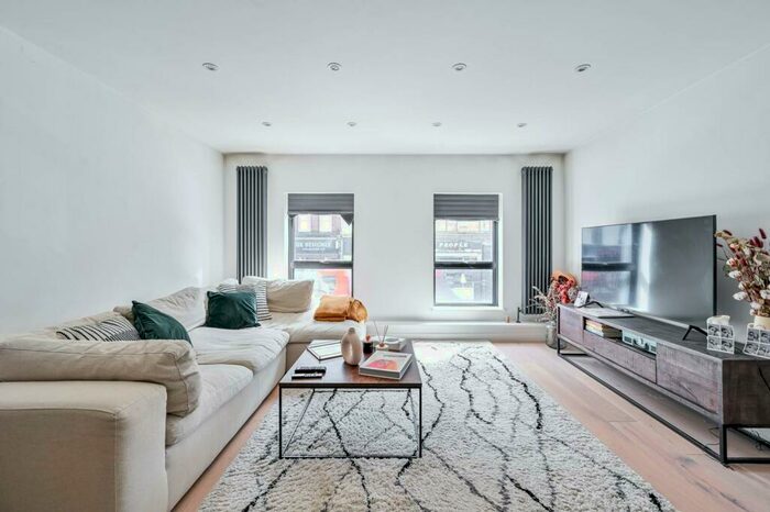 2 Bedroom Flat To Rent In Bethnal Green Road, Bethnal Green, London, E2