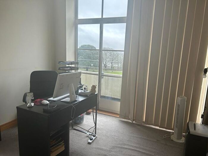 3 Bedroom Flat For Sale In Hayes Road, Sully, CF64