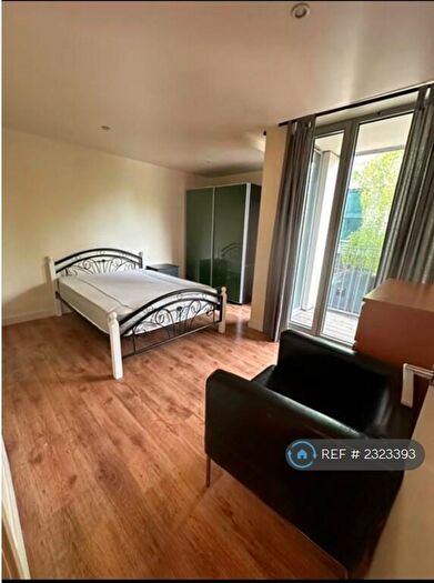 2 Bedroom Flat To Rent In Bacon Street, London, E2