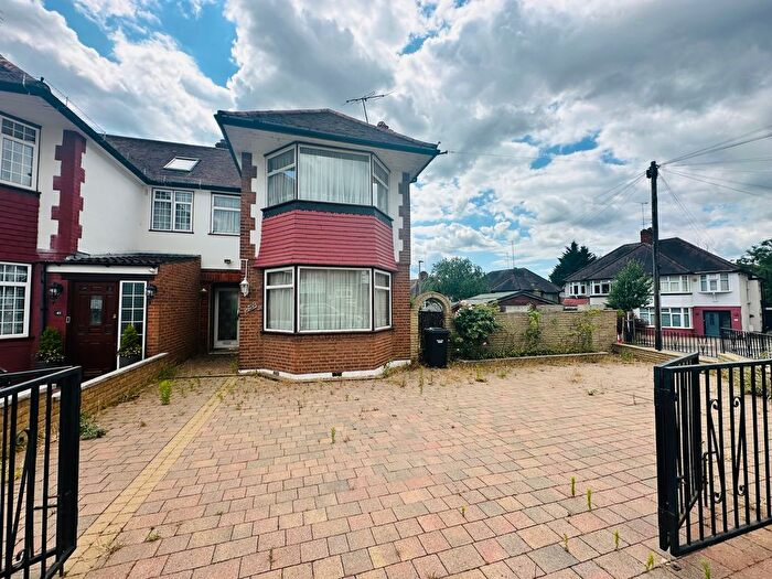 3 Bedroom Property To Rent In Cowper Road, London, N14