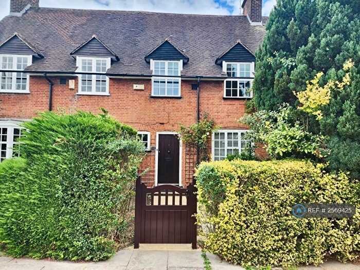 4 Bedroom Terraced House To Rent In London, London, NW11