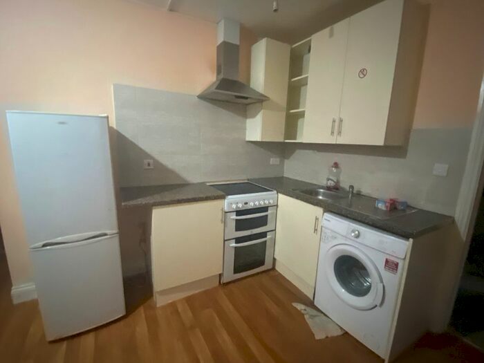 2 Bedroom Flat To Rent In Mercury House, North Hyde Road, Hayes UB3
