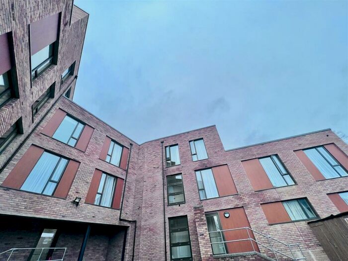 2 Bedroom Apartment To Rent In The Curve, Nottingham, NG7