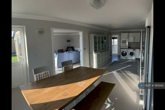 2 Bedroom Penthouse To Rent In Northfield Court, Sheffield, S10