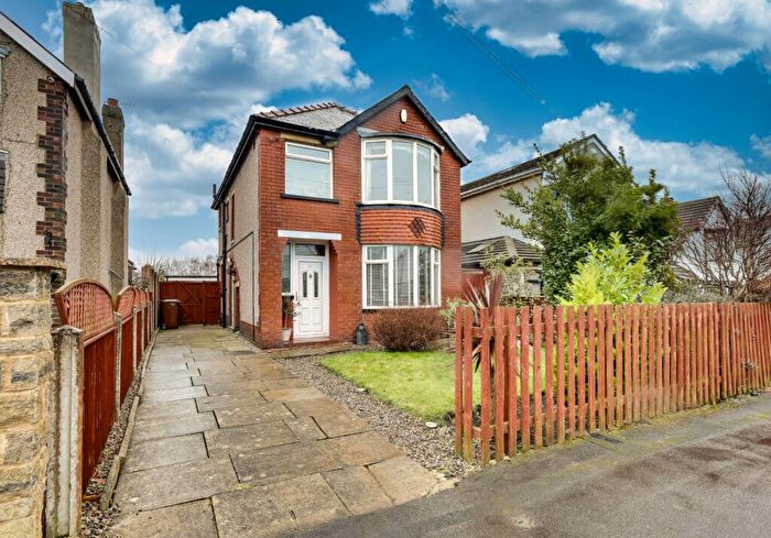 3 Bedroom Detached House For Sale In Priesthorpe Avenue, Stanningley, Pudsey, West Yorkshire, LS28