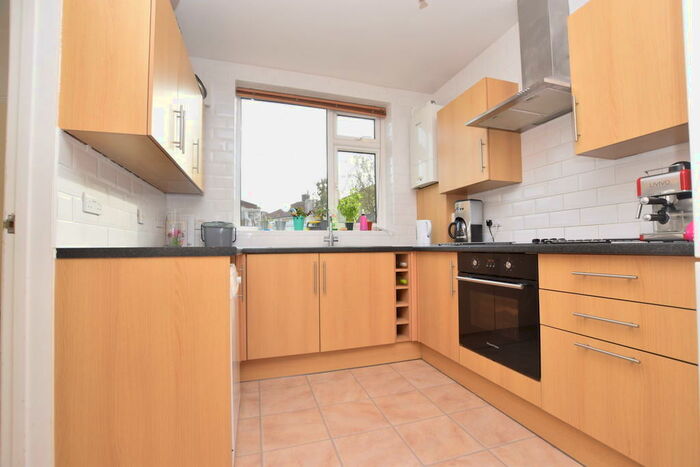 5 Bedroom Semi-Detached House To Rent In Boverton Road, BS34