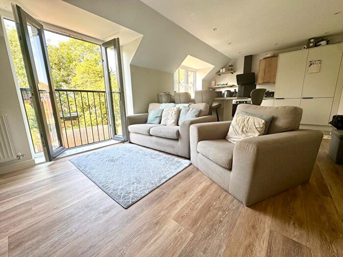 2 Bedroom Flat For Sale In Birchwood Close, Bristol, BS16