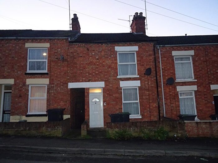 2 Bedroom Terraced House To Rent In North Street, Rushden, NN10