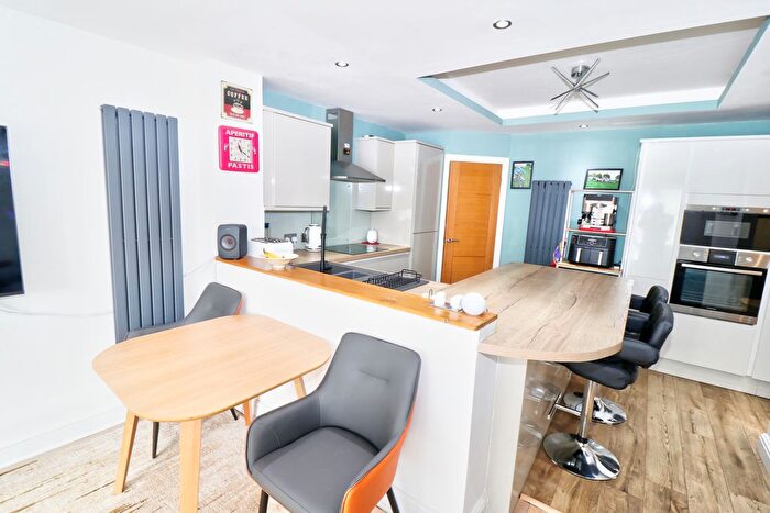 2 Bedroom Cottage For Sale In Ashton Road, Manchester, M35