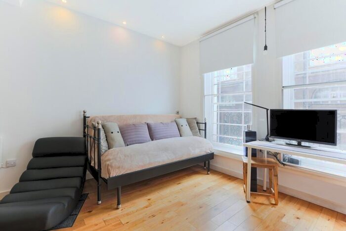 Studio To Rent In York Way, N1