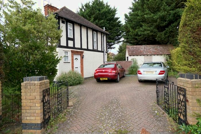 3 Bedroom Semi-Detached House To Rent In Tristram Road, Hitchin SG4