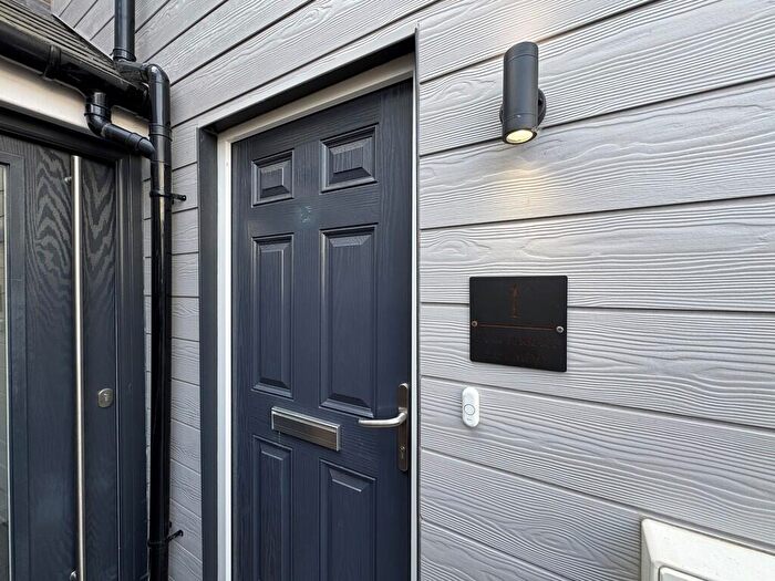 2 Bedroom Maisonette To Rent In Park Terrace East, RH13