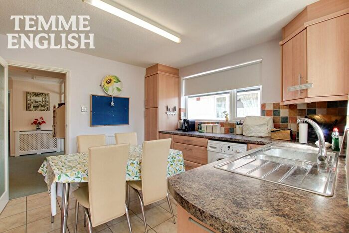 3 Bedroom Detached Bungalow For Sale In Highcliffe Road, Wickford, Essex, SS11