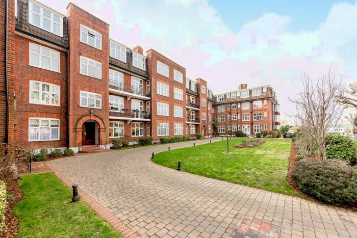 2 Bedroom Flat To Rent In Portsmouth Road, Surbiton, KT6