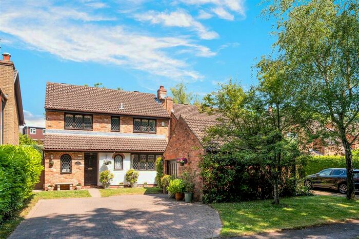 4 Bedroom Detached House To Rent In The Dell, Tadworth, KT20