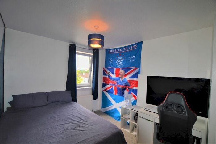 3 Bedroom End Of Terrace House For Sale In Busbiehead, Girdle Toll, Irvine, KA11