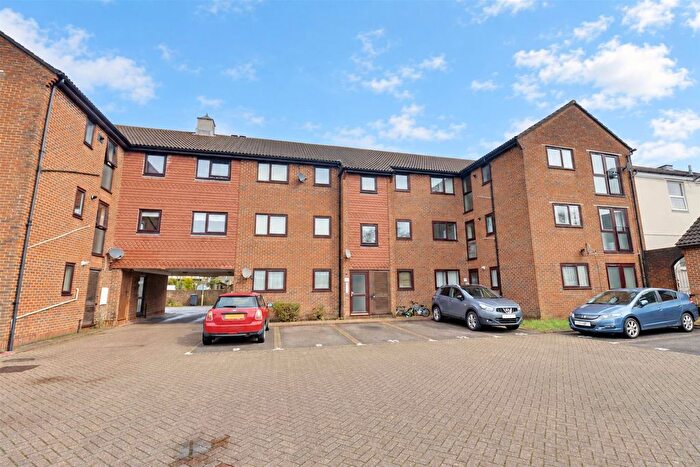 2 Bedroom Flat For Sale In Waterloo Road, Havant, PO9