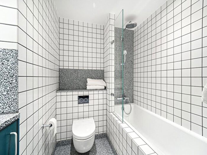 2 Bedroom Apartment To Rent In Balfron Tower, St. Leonards Road, E14