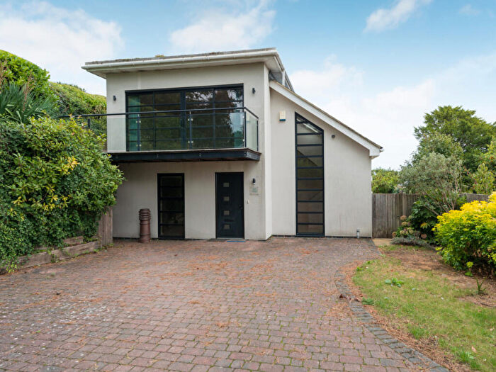 3 Bedroom Detached House For Sale In Cavanagh Road, St Margarets Bay, CT15