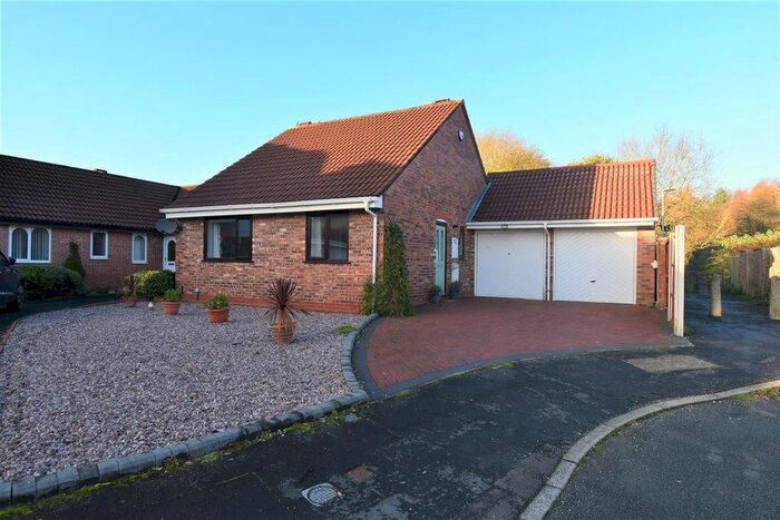2 Bedroom Detached Bungalow To Rent In Cranleigh Drive, Astley, Manchester, M29