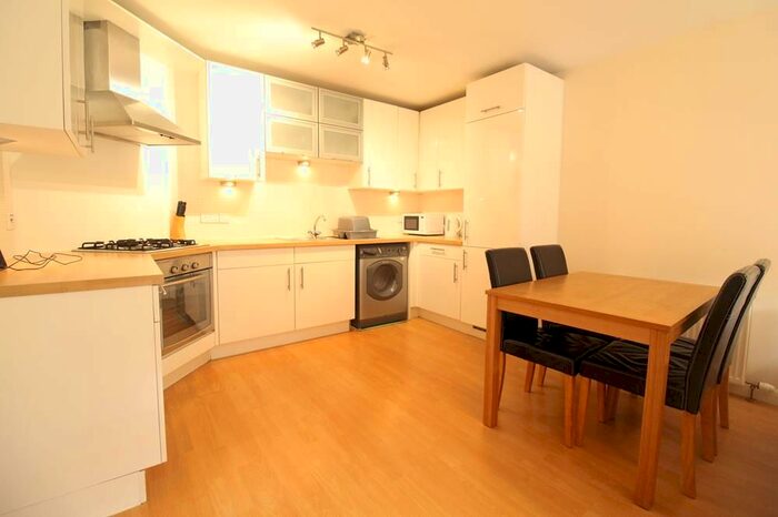 2 Bedroom Flat To Rent In Bothwell Road, Aberdeen, AB24