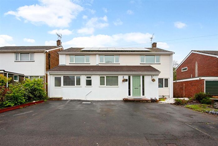 4 Bedroom Detached House For Sale In Hazleton Way, Waterlooville, PO8