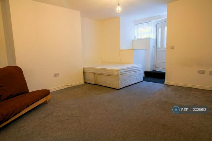 Studio To Rent In Edinburgh Grove, Leeds, LS12