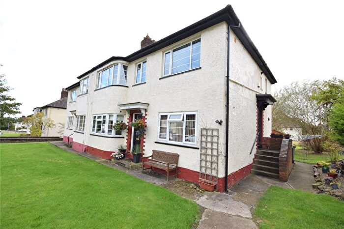 2 Bedroom Apartment To Rent In Redesdale Gardens, Adel, Leeds, LS16