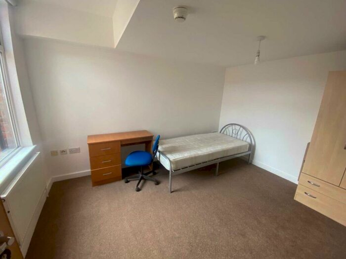 5 Bedroom Terraced House To Rent In Acomb Street, Manchester, M14
