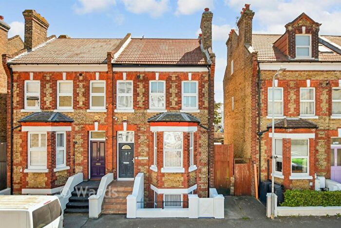 5 Bedroom Semi-Detached House For Sale In Stanley Road, Cliftonville, Kent, CT9