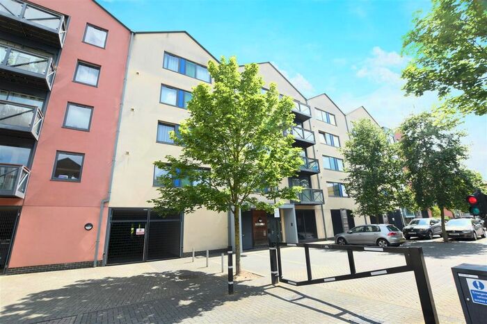 2 Bedroom Flat To Rent In Union Lane, Isleworth, TW7